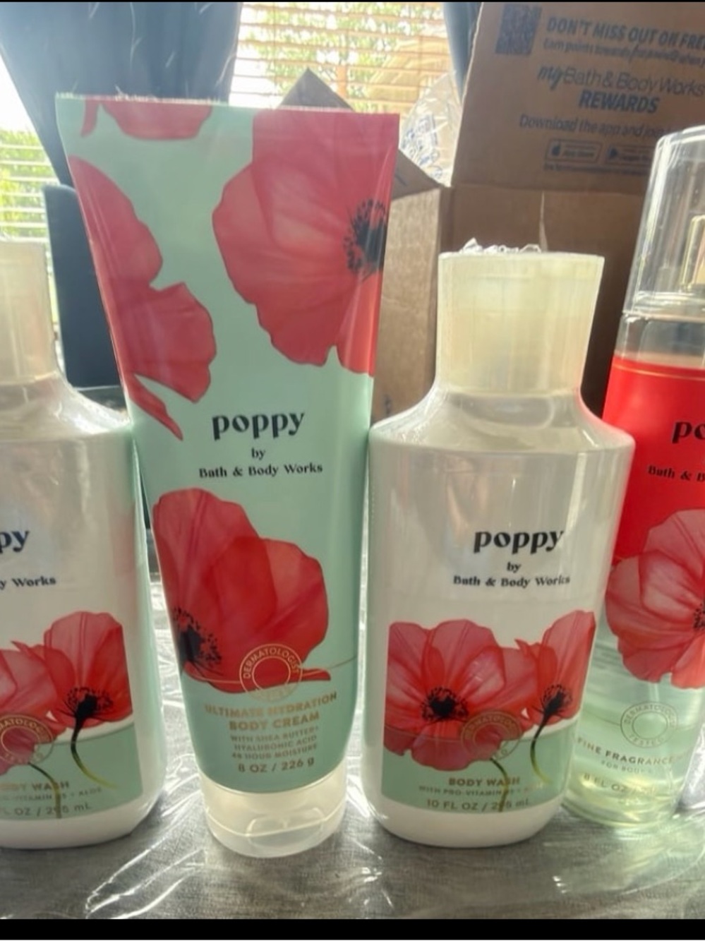Bath & Body Works Poppy Body Wash & Cream - Red, Mint